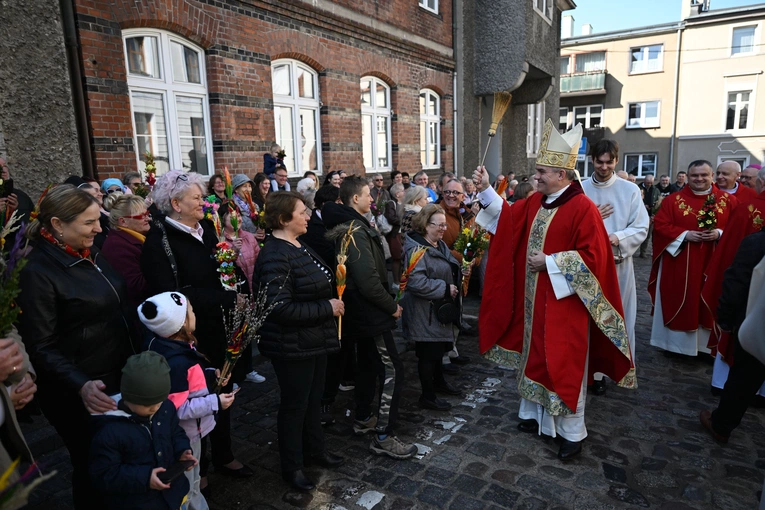 Zgrzyt męki pośród radosnego "Hosanna"