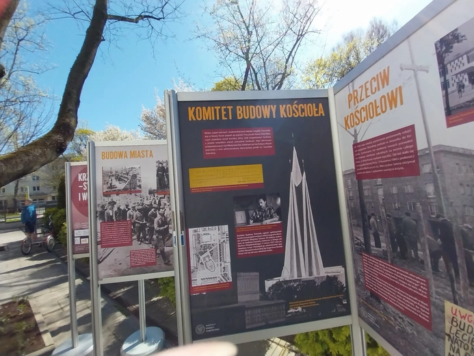 Wystawa o obronie Krzyża Nowohuckiego