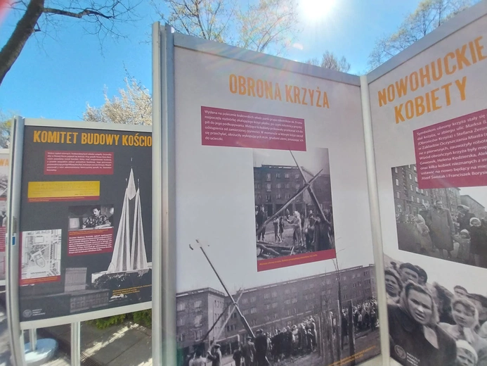 Wystawa o obronie Krzyża Nowohuckiego