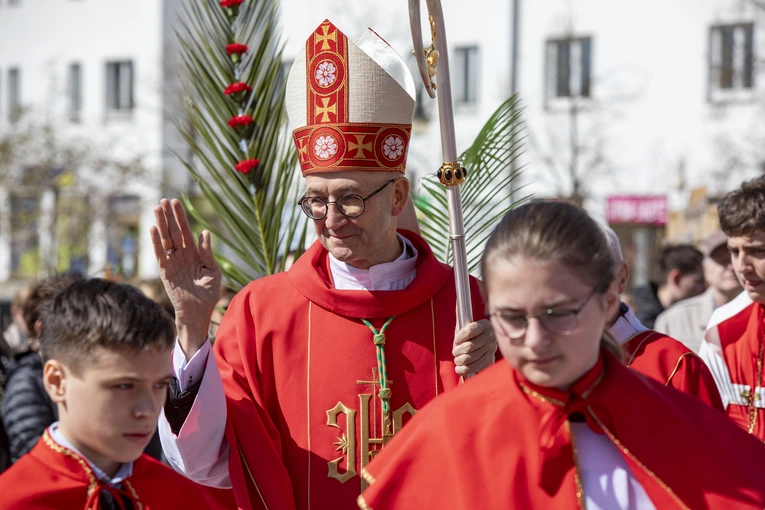 Abp Adrian Galbas na Niedzieli Palmowej na Ursynowie