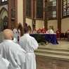Bp Olszowski do szafarzy: Wasze ręce muszą być przedłużeniem rąk samego Chrystusa