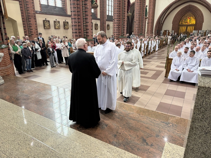 Ustanowienie nadzwyczajnych szafarzy