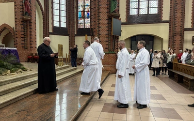Ustanowienie nadzwyczajnych szafarzy