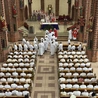 Bp Olszowski do szafarzy: Wasze ręce muszą być przedłużeniem rąk samego Chrystusa