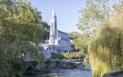 Lourdes: rekordowa pielgrzymka paryskich licealistów, zabrakło miejsc noclegowych