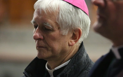 Bp Marek Szkudło zapewnia o modlitwie za ofiary pożaru w Pszowie i ich najbliższych