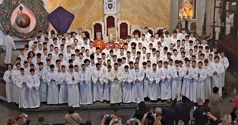 143 nowych ceremoniarzy i animatorów LSO w kościele NSPJ w Bielsku-Białej