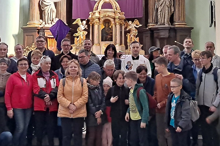 Jubileuszowa pielgrzymka Szlakiem św. Jakuba ze Skoczowa do Cieszyna 2025 - cz. 2 (Dębowiec - Cieszyn)