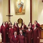 Polska wspólnota sióstr redemptorystek w klasztornym kościele.