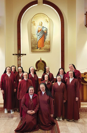 Polska wspólnota sióstr redemptorystek w klasztornym kościele.