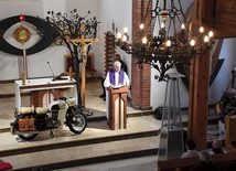 Sprawowano Mszę św. w intencji motocyklistów, również tych, którzy w ostatnim czasie zginęli na drogach.
