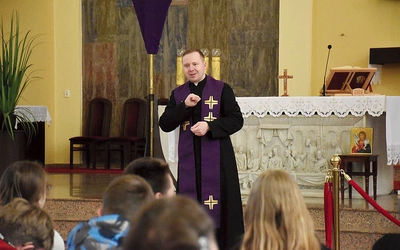 Ks. Paweł Kasprzak jest jedynym kapłanem w Polsce, który otrzymał święcenia, będąc osobą niesłyszącą.