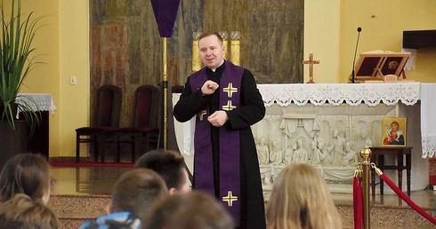 Ks. Paweł Kasprzak jest jedynym kapłanem w Polsce, który otrzymał święcenia, będąc osobą niesłyszącą.