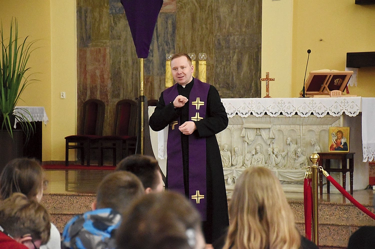 Ks. Paweł Kasprzak jest jedynym kapłanem w Polsce, który otrzymał święcenia, będąc osobą niesłyszącą.