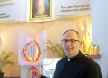Ks. Marek Góra, budowniczy kościoła i proboszcz parafii.