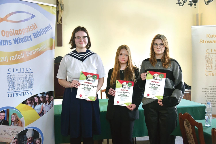 Diecezję łowicką w etapie ogólnopolskim będą reprezentować Magdalena Radomyska, Martyna Krupa i Zuzanna Rękawiecka.