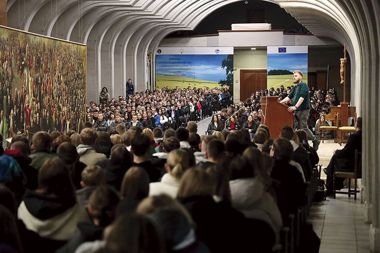  Dawid Cmok podzielił się poruszającym świadectwem swojego nawrócenia i drogi wiary.