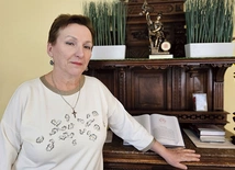  Alicja Orloł mówi, że parafianie starają się pamiętać o wszystkich potrzebujących pomocy.   