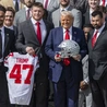 Prawie połowa Amerykanów wyraża poparcie dla Trumpa