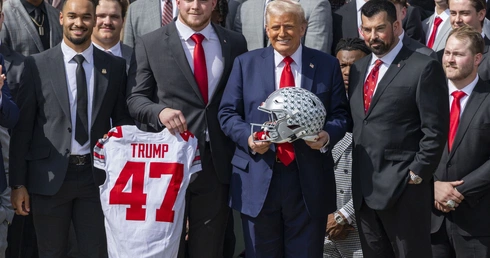 Prawie połowa Amerykanów wyraża poparcie dla Trumpa