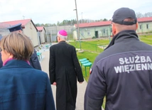 Zaręba. Wizyta biskupa u osadzonych