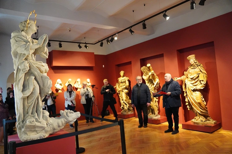 Odnalezioną po latach figurę NMP Niepokalanie Poczętej można już oglądać w Muzeum Narodowym we Wrocławiu