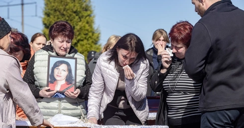 Sumy. Pogrzeb ofiar rosyjskiego ataku w Niedzielę Palmową