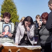 Sumy. Pogrzeb ofiar rosyjskiego ataku w Niedzielę Palmową