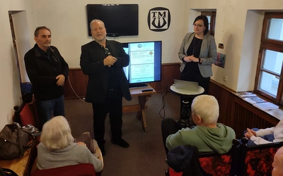 Mogły nadal leżeć w skrzynce rodzinnego archiwum