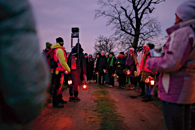 Tak jak Maria Magdalena idą zobaczyć zmartwychwstałego Pana