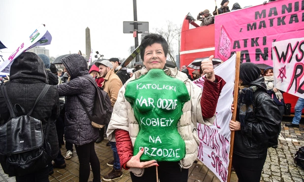 "Należy zlikwidować uprzywilejowanie podatkowe Kościoła"