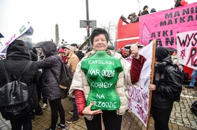 "Należy zlikwidować uprzywilejowanie podatkowe Kościoła"