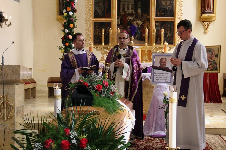 Uroczystości pogrzebowe ks. Leszka Bajorskiego z Wierzbic