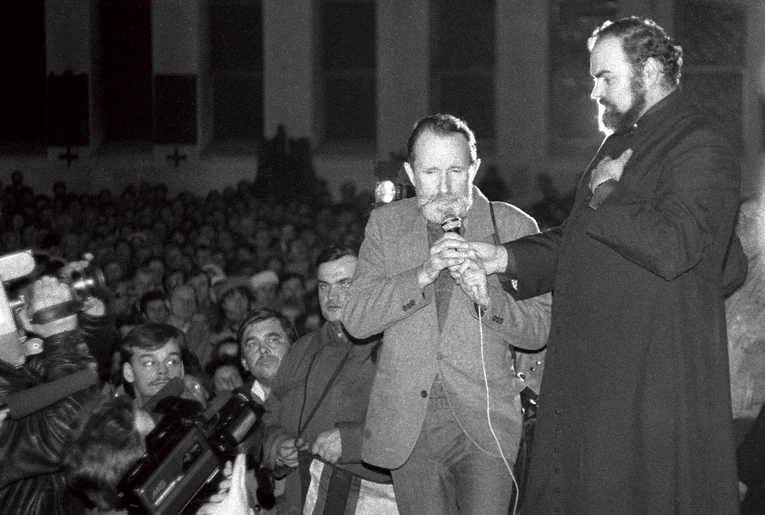 Ks. Kazimierz Jancarz w lutym 1989 r. na czwartkowej Mszy św. za Ojczyznę w kościele w Krakowie-Mistrzejowicach.