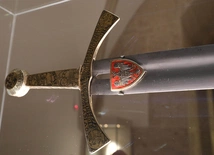 Historia na ostrzu miecza. Szczerbiec – symbol królewskiej przeszłości