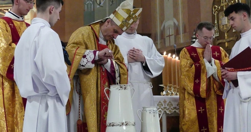 W Wielki Czwartek bp Roman Pindel przewodnoczył Mszy św. Krzyżma w bielskiej katedrze św. Mikołaja.