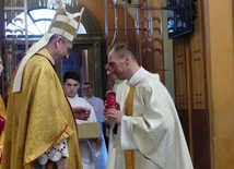 Księża jubilaci odebrali listy gratulacyjne z rąk bp. Romana Pindla. Na zdjęciu - ks. Zbigniew Zachorek, proboszcz w Goleszowie.