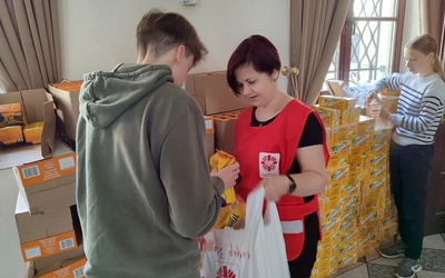 500 paczek dla ubogich gotowych!