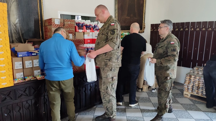 500 paczek dla ubogich gotowych!