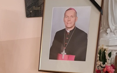 Pogrzeb bp. Piotra - informacje organizacyjne