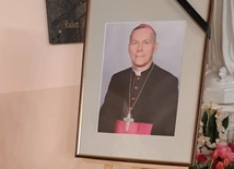 Pogrzeb bp. Piotra - informacje organizacyjne