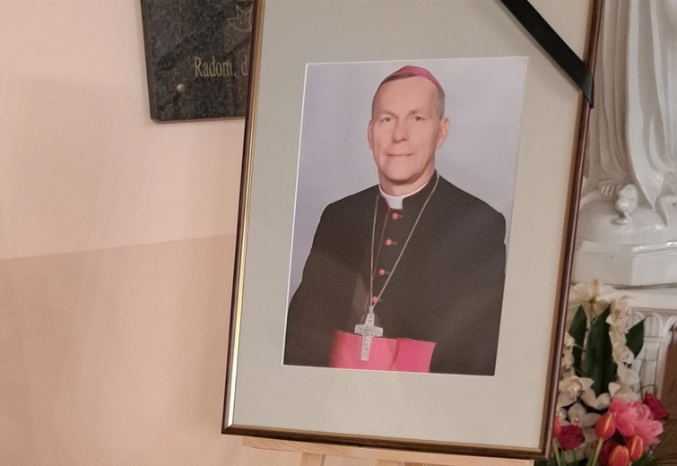 Pogrzeb bp. Piotra - informacje organizacyjne