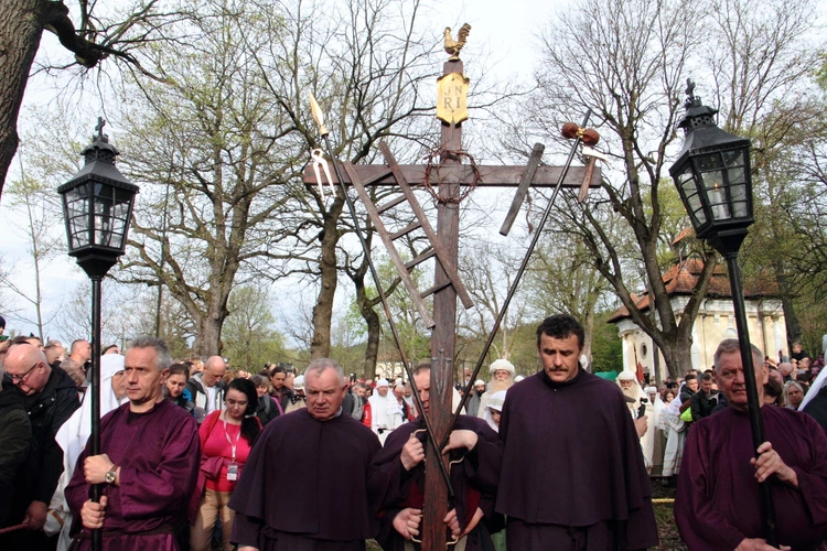 Wielki Piątek w Kalwarii Zebrzydowskiej 2025