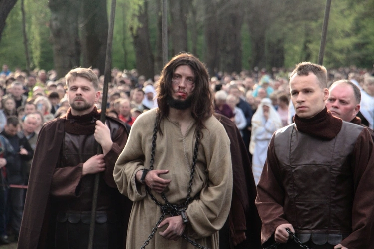 Wielki Piątek w Kalwarii Zebrzydowskiej 2025