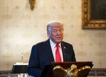 Bloomberg: Plan USA ws. Ukrainy to złagodzenie sankcji w zamian za trwały rozejm
