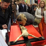 Liturgia męki Pańskiej 2025 w archikatedrze wrocławskiej