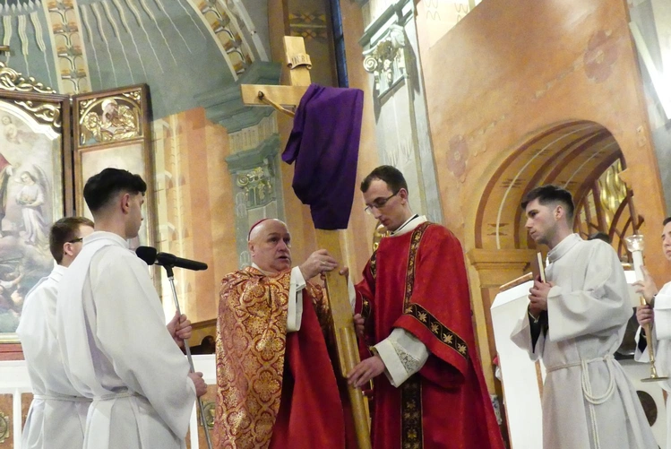 Bp Greger: Krzyż na zawsze musi pozostać znakiem Jezusowego zwycięstwa