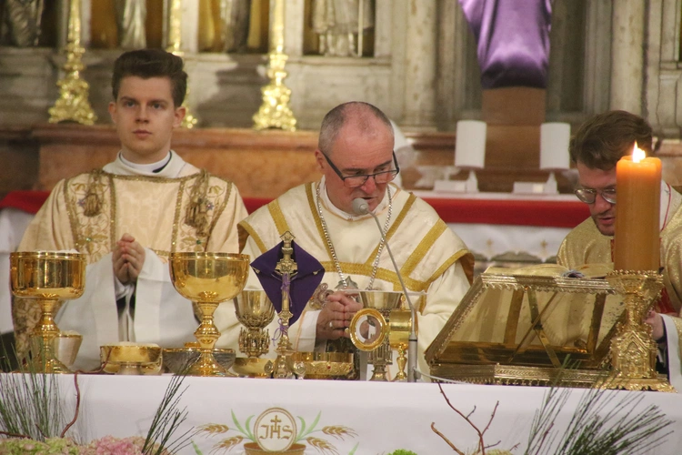 Płock. Msza Wieczerzy Pańskiej