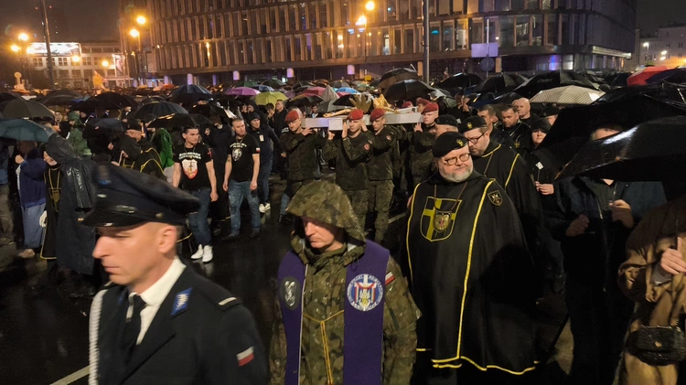 Droga Krzyżowa z cudownym krucyfiksem Baryczków