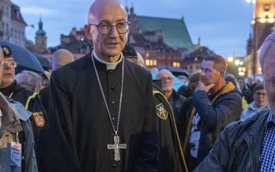 Centralna Droga Krzyżowa. Rozważania napisał abp Adrian Galbas